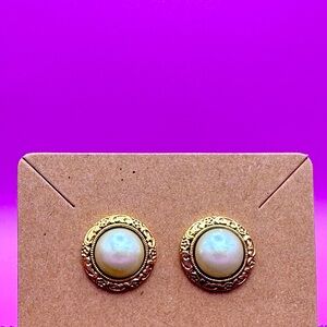 Vintage faux pearl studs